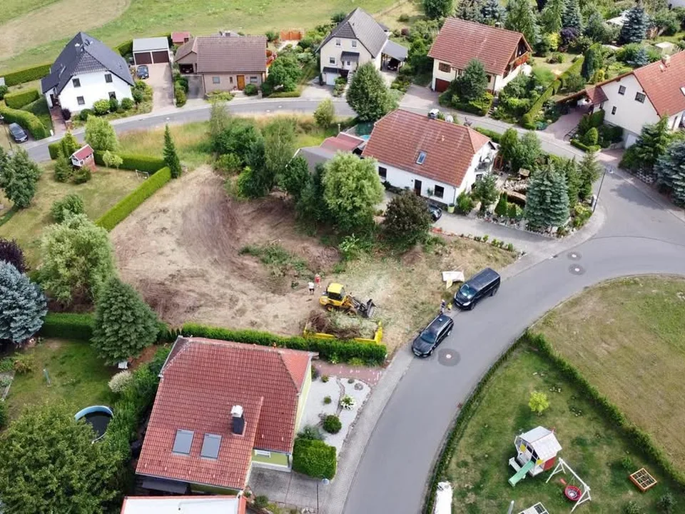 Unser Grundstück von oben, noch leer